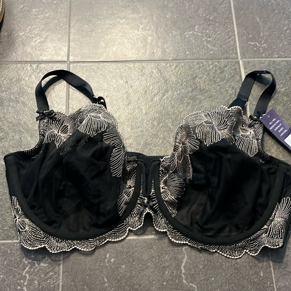 NWT Cacique Unlined Balconette Size 44DDD.